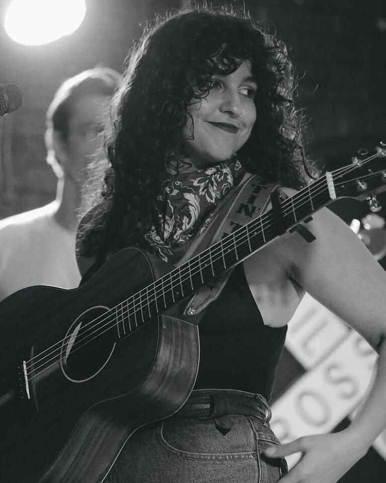 Photo by Michael Novalski Singer songwriter Dante Ravenhearst performing