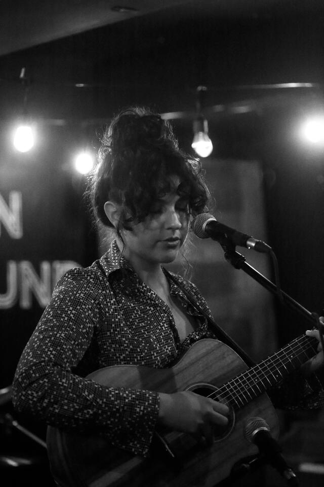 Photo by Michael Novalski. Musician Dante Ravenhearst on stage